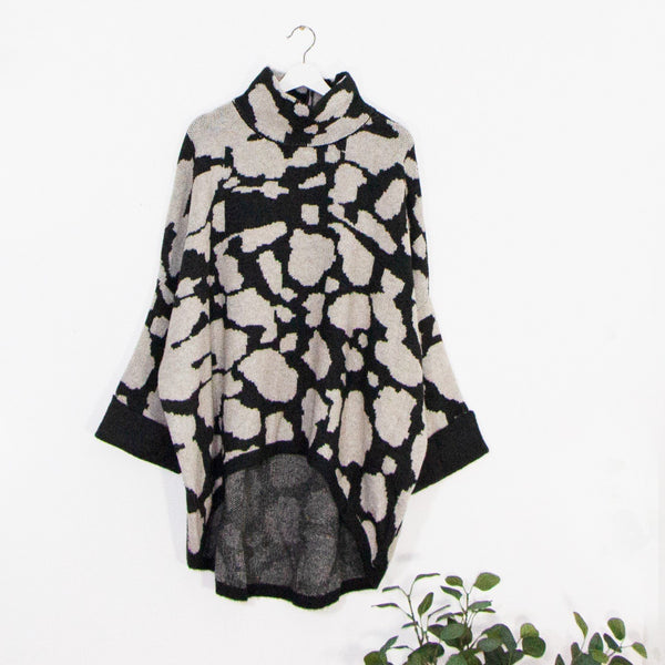 Luxury free size flattering jumper with blotch design - Clothing