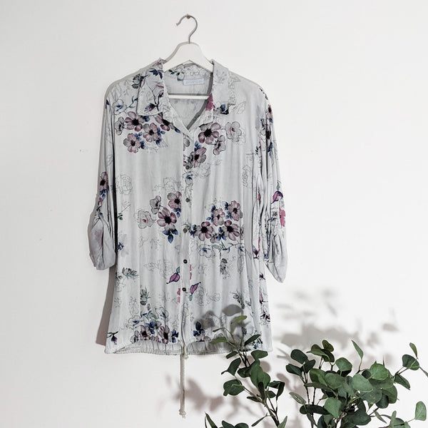 Classy natural flower print shirt with gold outline elements