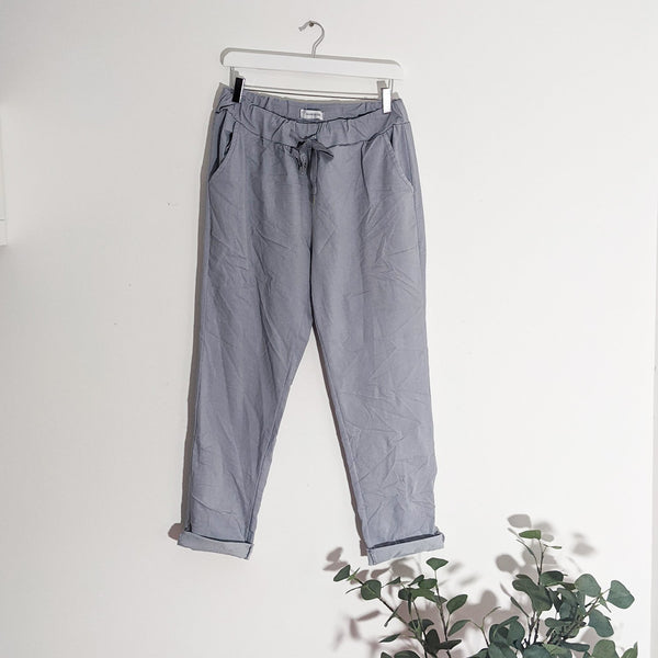 Plain super stretch trousers with front pockets only